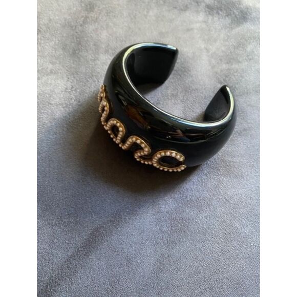 NWT Marc by Marc Jacobs Pearl Encrusted Logo Black Resin Cuff Bracelet - Picture 4 of 5